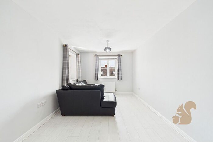 2 Bedroom Flat For Sale In Circular Road South, Colchester, CO2