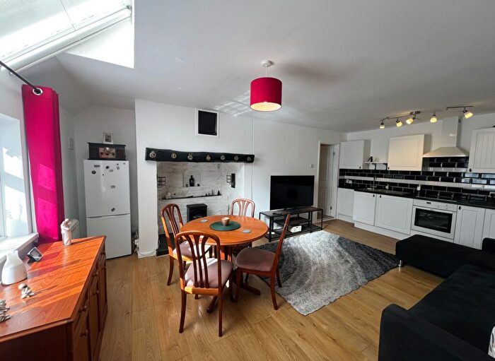 1 Bedroom Apartment To Rent In Leamington Road, Stivichall Manor, CV3