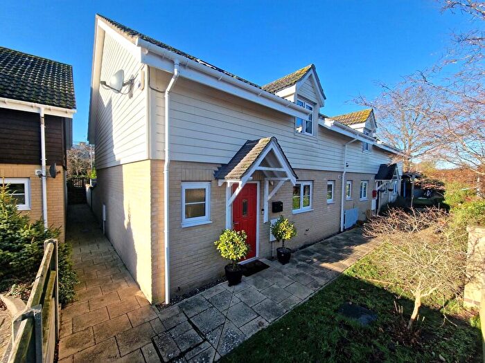 3 Bedroom Semi-Detached House For Sale In Hillside, Chedgrave, NR14