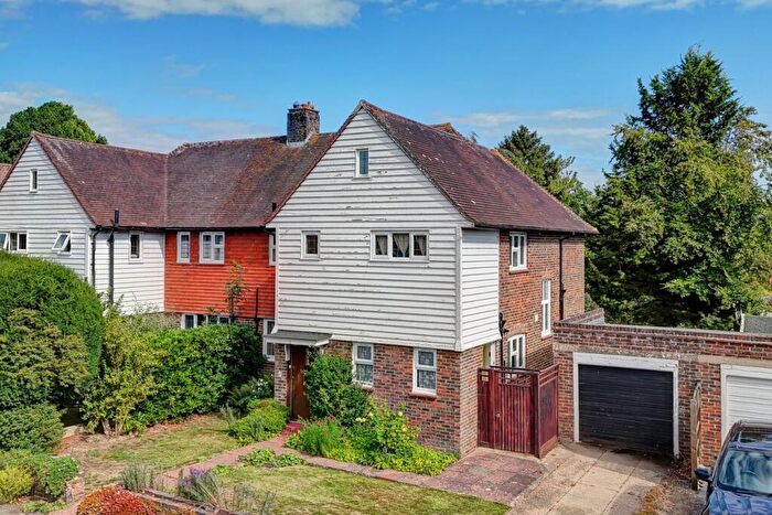 4 Bedroom Semi-Detached House For Sale In The Avenue, Hailsham, BN27