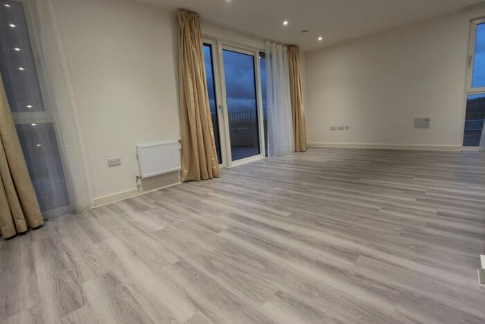 2 Bedroom Flat To Rent In Moorhen Drive, Tyrrel Way, Hendon, NW9