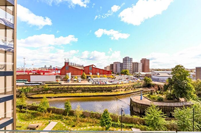 2 Bedroom Flat To Rent In Enterprise Way, Wandsworth Town, London, SW18