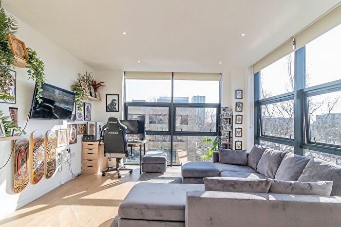 1 Bedroom Flat For Sale In Silbury Boulevard, Milton Keynes, Buckinghamshire, MK9