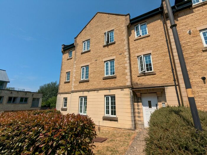 2 Bedroom Flat To Rent In Louise Rayner Place, Chippenham, SN15