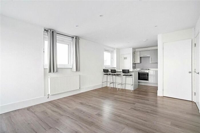 3 Bedroom Apartment To Rent In Denning Point, Commercial Street, London, E1