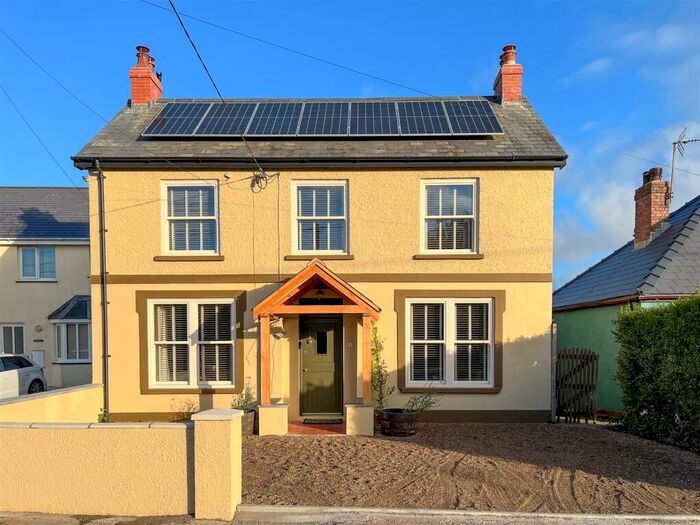 3 Bedroom Detached House For Sale In Montrose, Tiers Cross, SA62