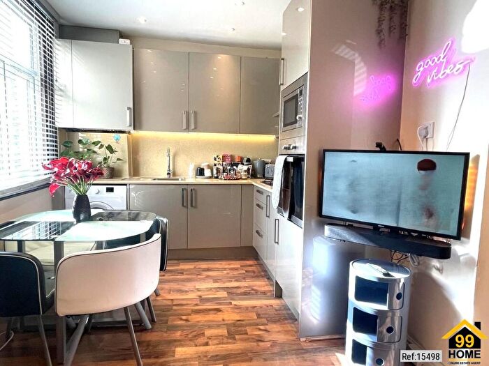 2 Bedroom Apartment To Rent In Camden High Street, Town, London, NW1