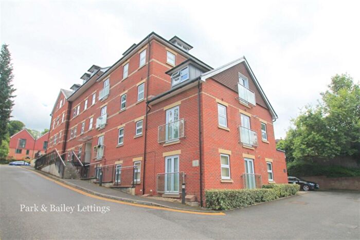 1 Bedroom Apartment To Rent In Bedroom Ground Floor Apartment In Caterham Valley, CR3
