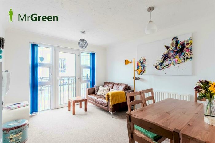 2 Bedroom Apartment To Rent In Terrace Road, Bournemouth, Dorset, BH2