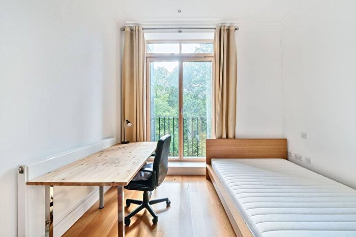 2 Bedroom Flat To Rent In Dean Ryle Street, Westminster, London, SW1P