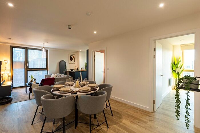 3 Bedroom Flat To Rent In Flat, Rockingham Street, Sheffield, S1