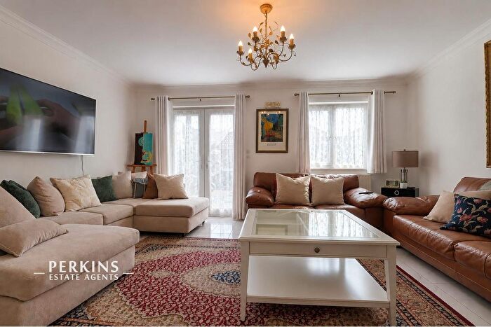 5 Bedroom Detached House To Rent In Southall, UB1