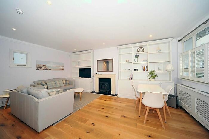 2 Bedroom Town House To Rent In Victoria Grove Mews, Notting Hill, W2