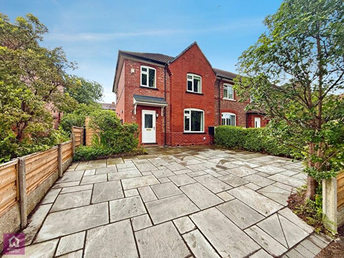 3 Bedroom Semi-Detached House For Sale In Taylor Road, Altrincham, Greater Manchester, WA14