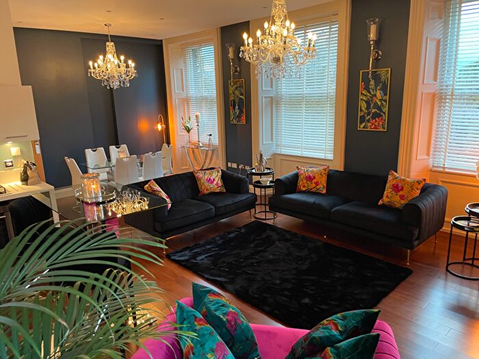 2 Bedroom Flat For Sale In Mount Ephraim, Tunbridge Wells, TN4