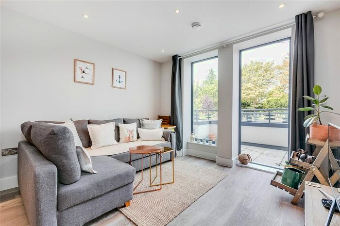 1 Bedroom Flat To Rent In Forsyth House, - Lower Richmond Road, Richmond, TW9