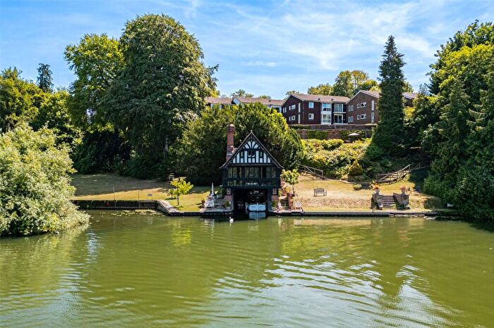 2 Bedroom Apartment For Sale In Cleeve Road, Goring, Reading, Oxfordshire, RG8