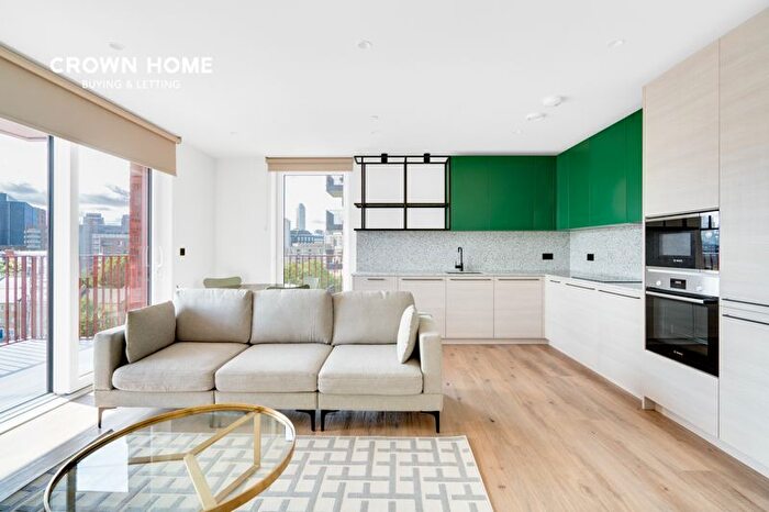 2 Bedroom Flat To Rent In Iris House, Poplar Riverside, Heron Quay, E14