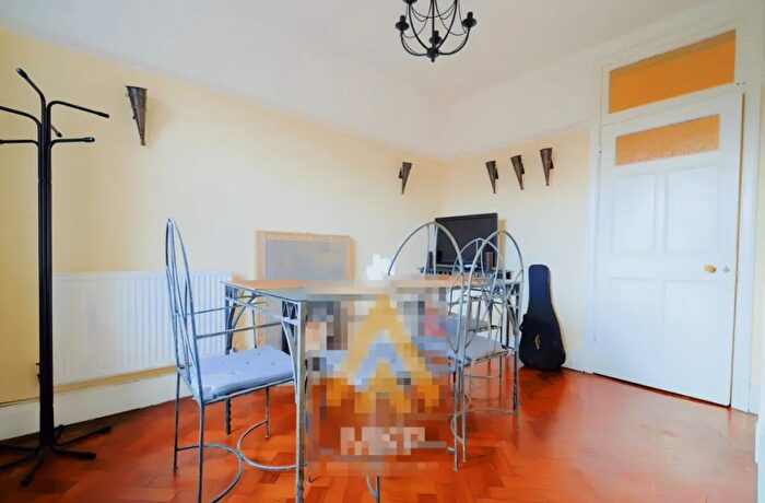 3 Bedroom Flat To Rent In Flat, Birmingham, B16