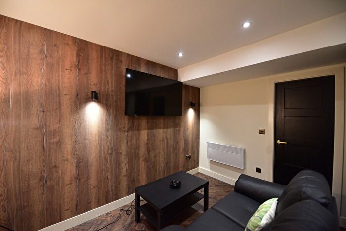 1 Bedroom Flat To Rent In Raven Road, Hyde Park, Leeds, LS6