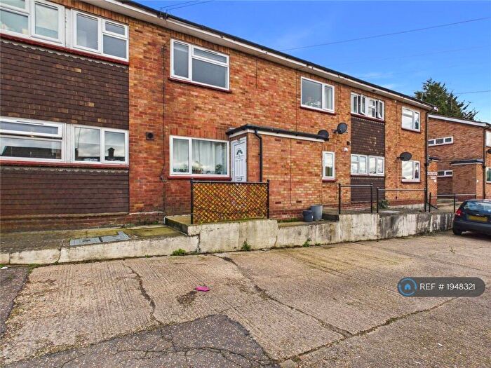 2 Bedroom Flat To Rent In Greenstead Court, Colchester, CO1