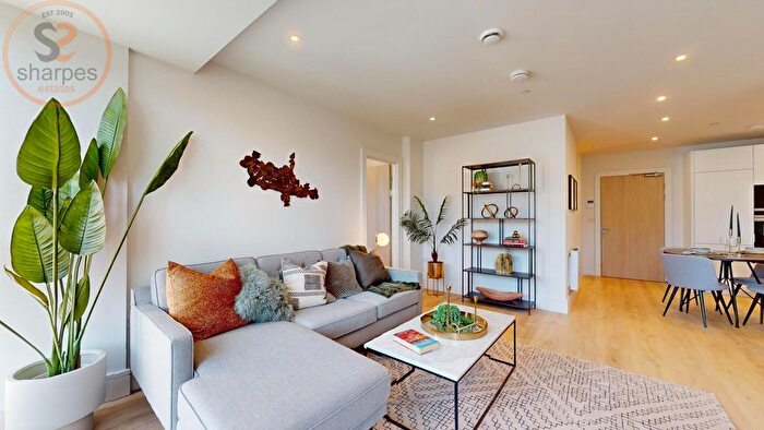 2 Bedroom Flat To Rent In Coombe Hill House, Beverley Way, London, SW20