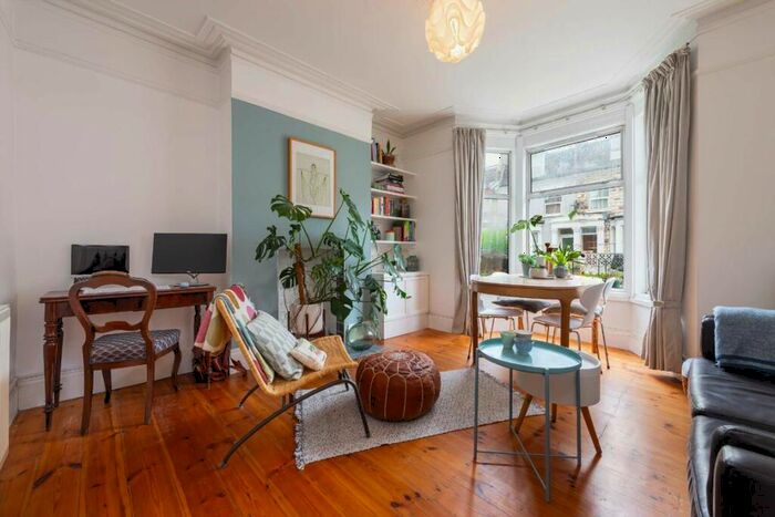 1 Bedroom Flat For Sale In Harringay Road, London, N15
