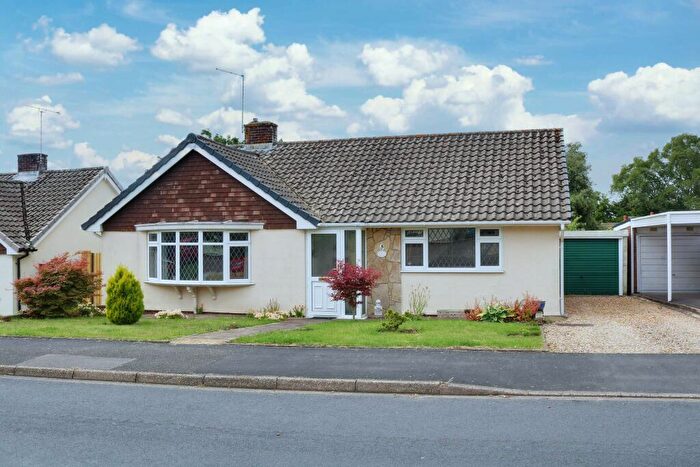 2 Bedroom Detached Bungalow For Sale In North Baddesley, SO52
