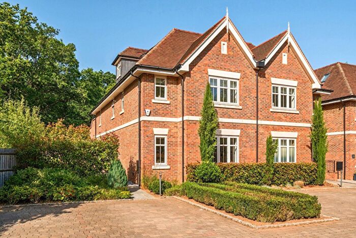 4 Bedroom Semi-Detached House For Sale In Leatherhead Road, Oxshott, KT22