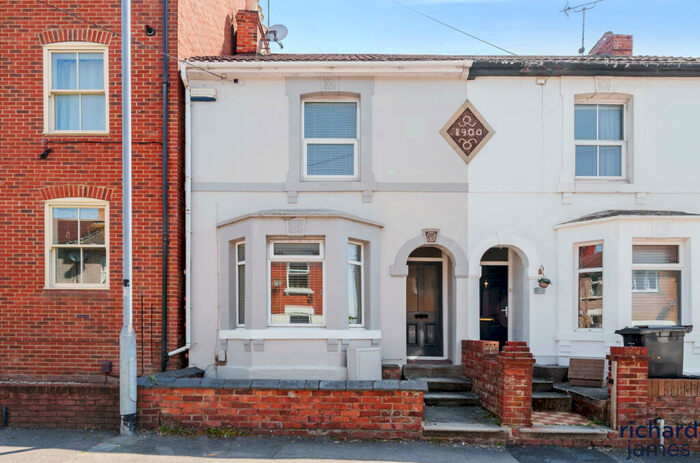 2 Bedroom Terraced House For Sale In William Street, Kingshill, Swindon, SN1