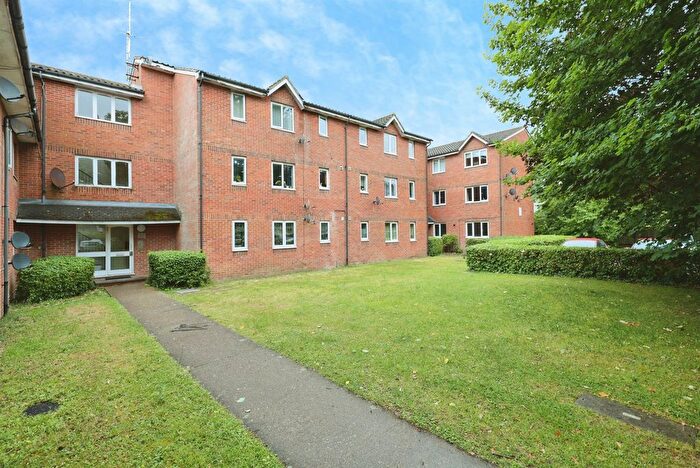 2 Bedroom Flat For Sale In Southwold Road, Watford, WD24