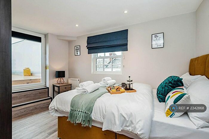 2 Bedroom Penthouse To Rent In High Street, Cheltenham, GL50