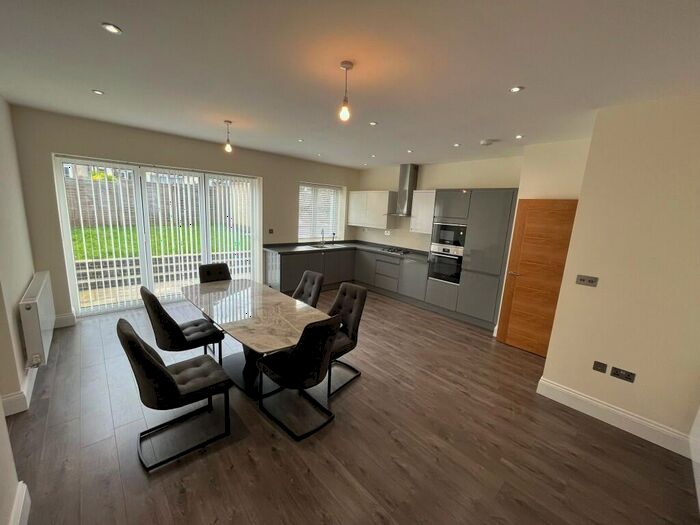 4 Bedroom Semi-Detached House To Rent In Parbury Road, London, SE23