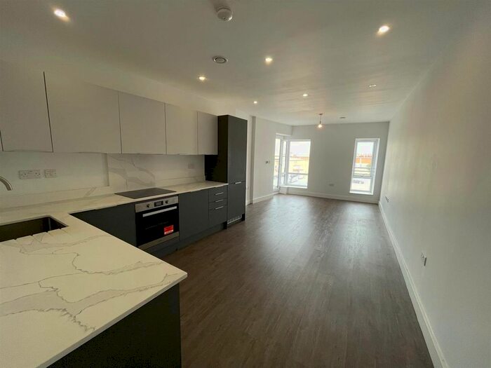 1 Bedroom Flat To Rent In Featherstone Industrial Estate, Dominion Road, Southall, UB2