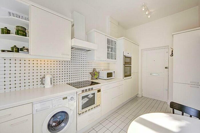2 Bedroom Apartment To Rent In Fitzjohns Avenue, Hampstead, NW3