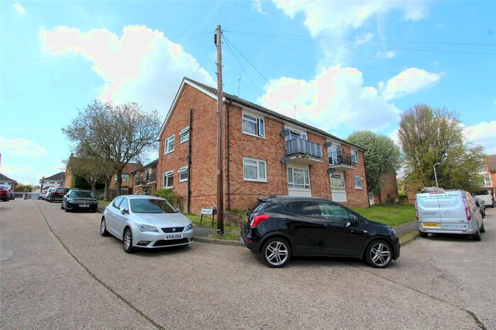 2 Bedroom Flat To Rent In Farmlands, Pinner, HA5