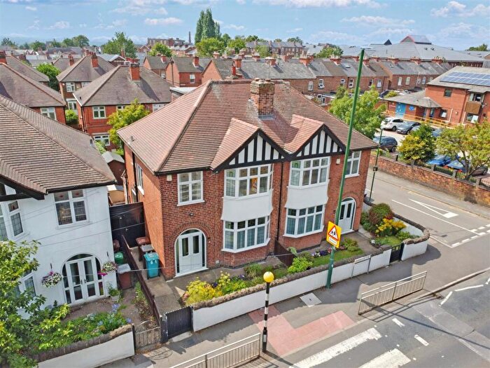 4 Bedroom Semi Detached House For Sale In Sherwood Rise, Nottingham, NG7