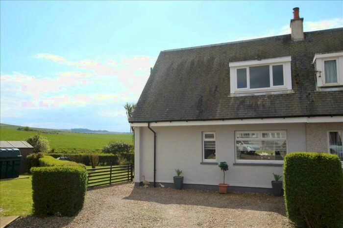 2 Bedroom Semi-Detached House For Sale In Burnside Cottages, Stewarton, Campbeltown, PA28