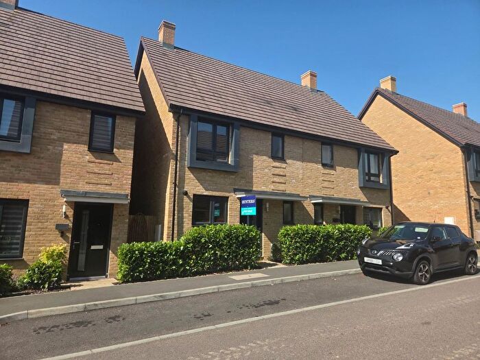 3 Bedroom Semi-Detached House For Sale In Saddleback Close, Bridgefield, TN25