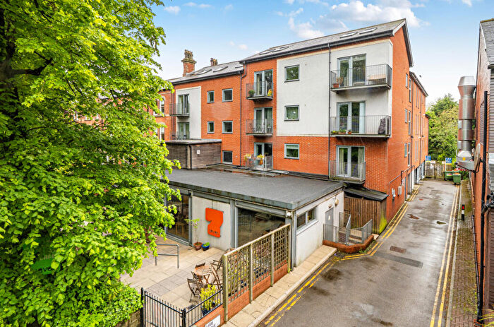 2 Bedroom Flat For Sale In Lime Grove, Chapel Allerton, Leeds, LS7