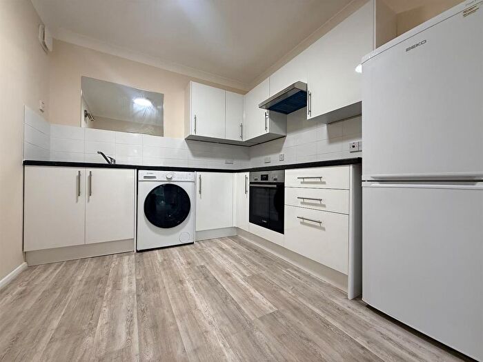 1 Bedroom Property To Rent In Birchend Close, South Croydon, CR2