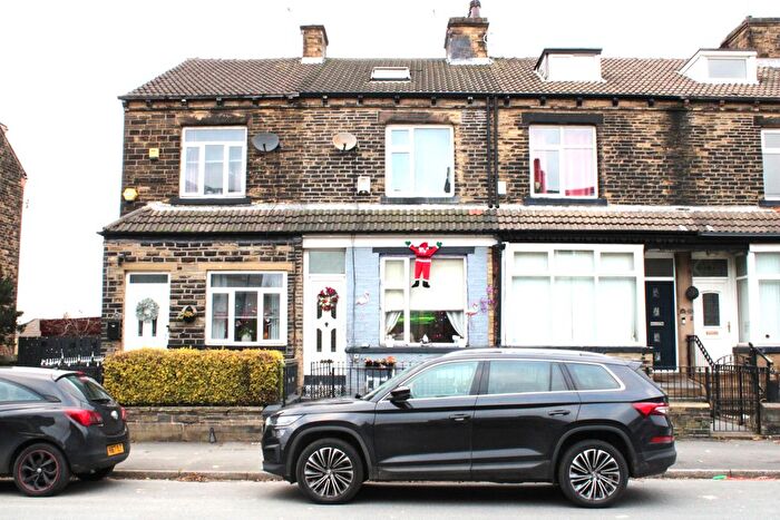 3 Bedroom Terraced House For Sale In Lister Avenue, Bradford, BD4