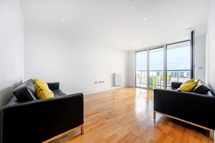 2 Bedroom Flat For Sale In Dowells Street, London, SE10