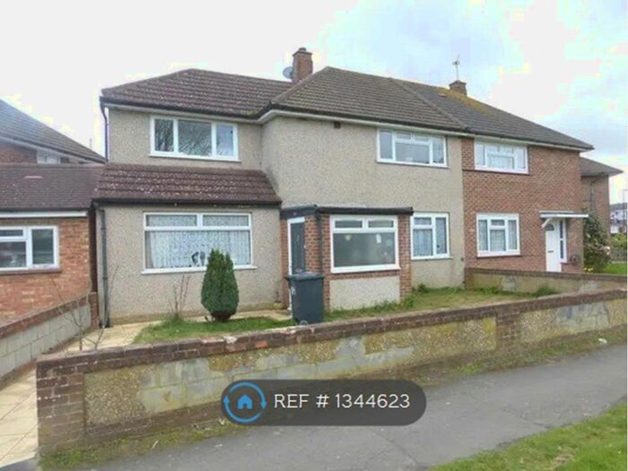 5 Bedroom Semi-Detached House To Rent In North Downs Road, New Addington, Croydon, CR0