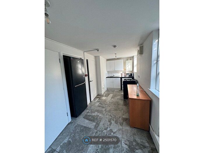 2 Bedroom Flat To Rent In Cadogan Terrace, London, E9