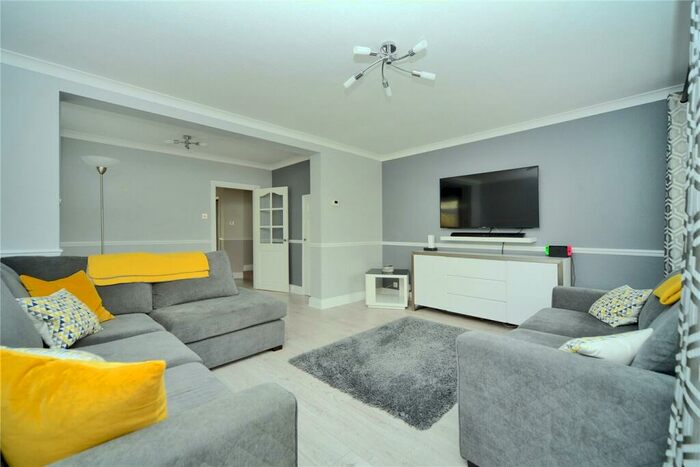 3 Bedroom Semi-Detached House To Rent In Gareth Close, Worcester Park, KT4