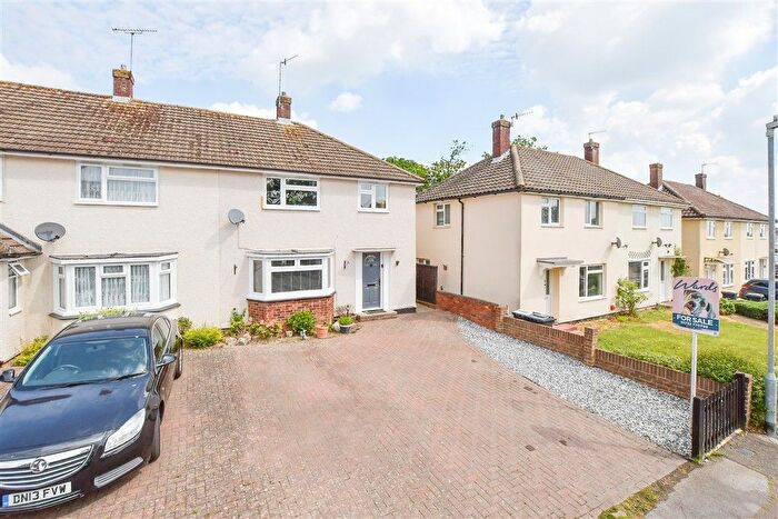 3 Bedroom Semi-Detached House For Sale In Bishops Oak Ride, Tonbridge, Kent, TN10