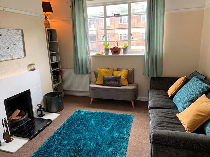 2 Bedroom Flat To Rent In Bishopric Court, Bishopric, Horsham, West Sussex., RH12