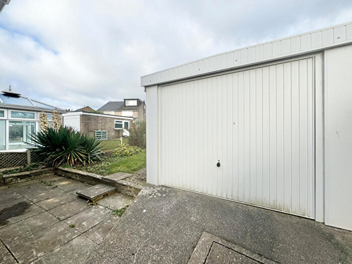 2 Bedroom Semi-Detached Bungalow For Sale In Glamis Close, Garforth, LS25