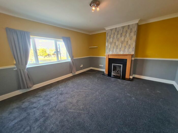 3 Bedroom Flat To Rent In The Square, Castleford, WF10